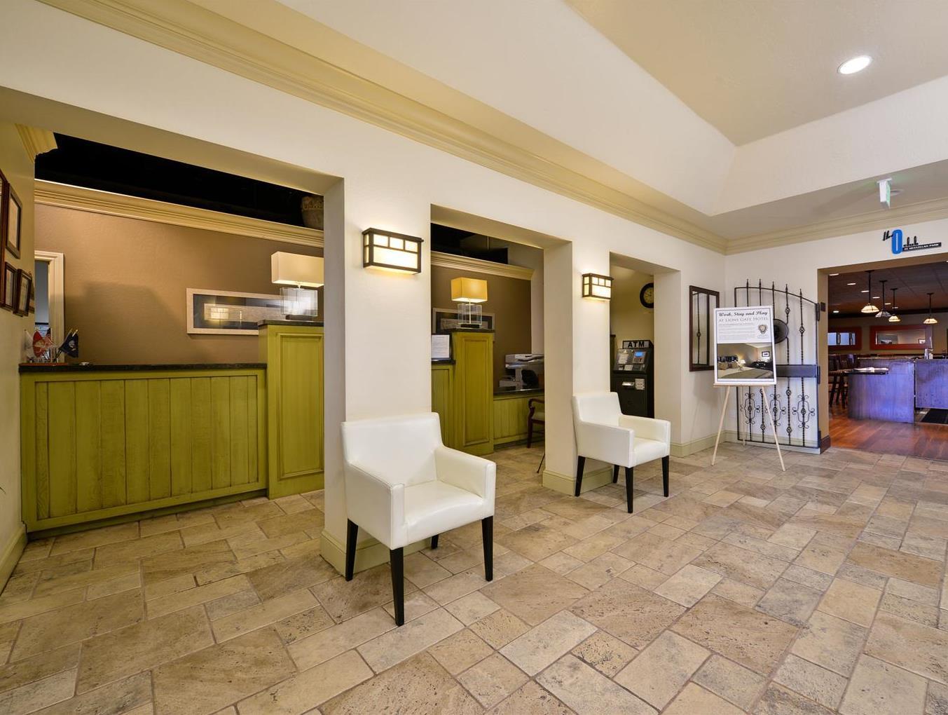 Lions Gate Hotel McClellan Екстериор снимка
