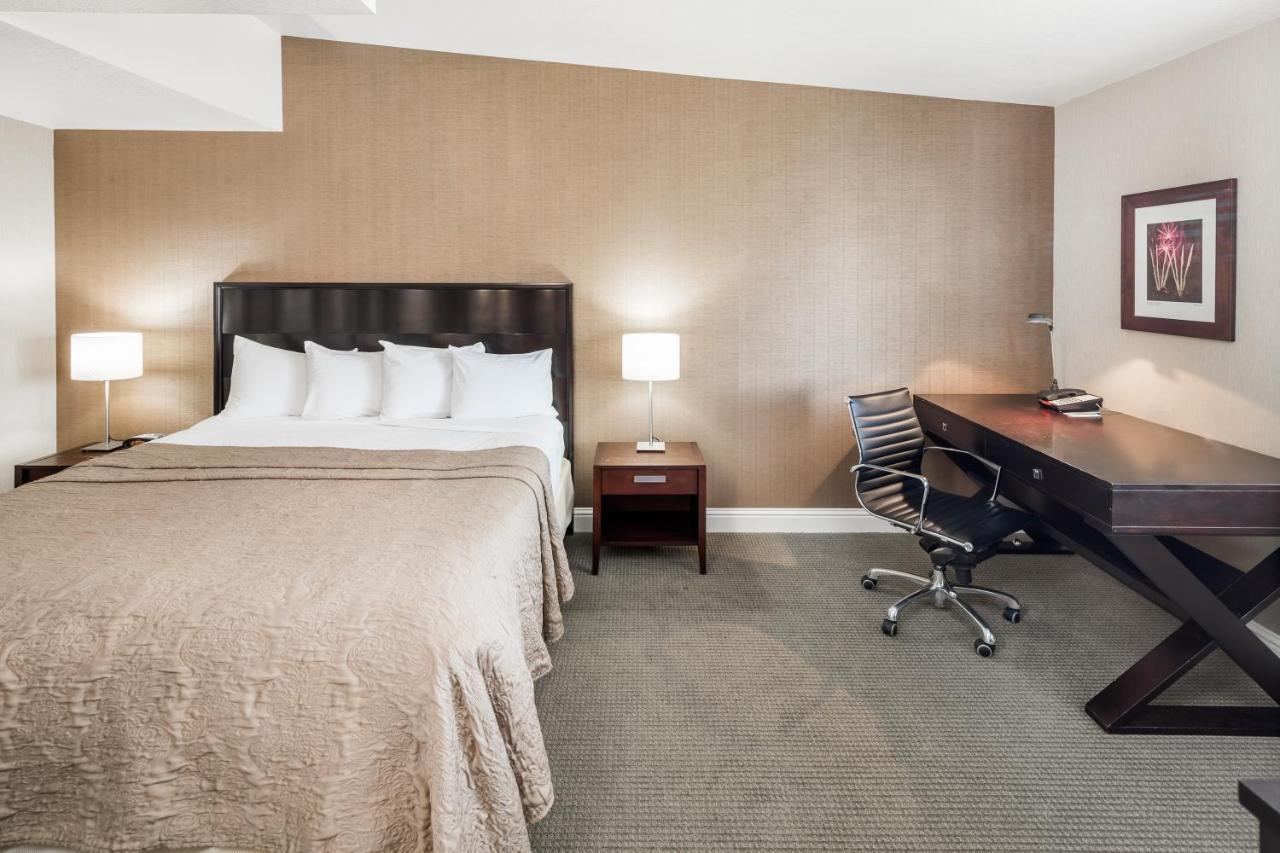 Lions Gate Hotel McClellan Екстериор снимка
