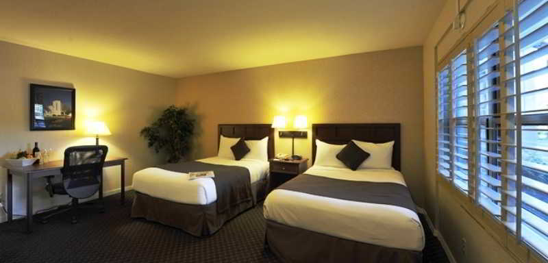 Lions Gate Hotel McClellan Екстериор снимка