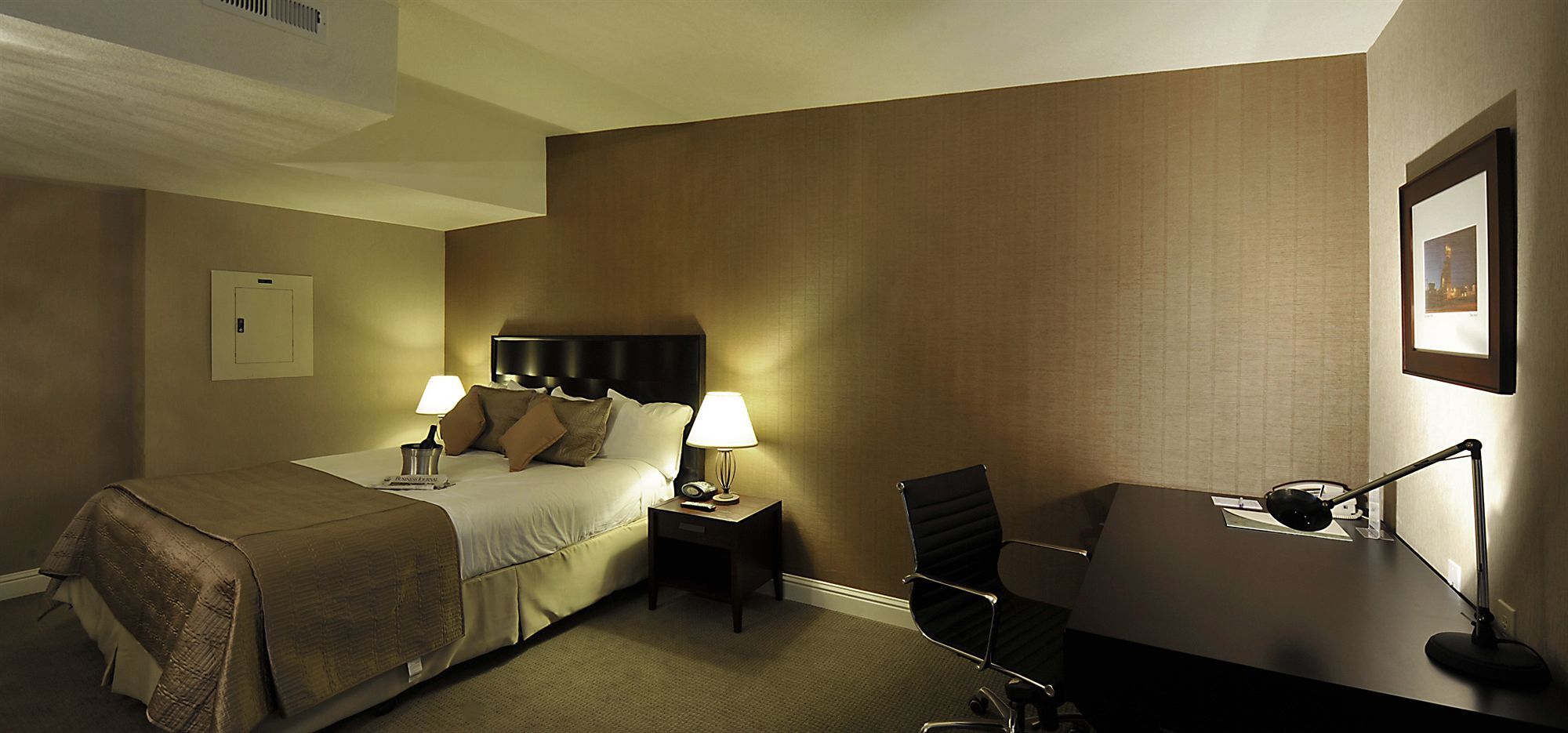 Lions Gate Hotel McClellan Екстериор снимка